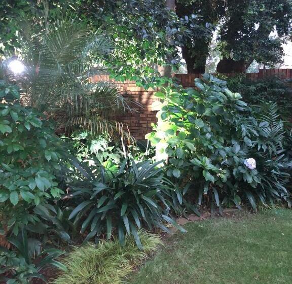 Пансион 27a On Angus