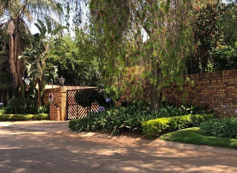 Пансион 27a On Angus