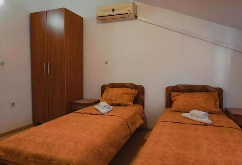 پانسیون Apartments Djukic
