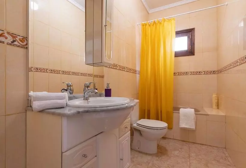 Casita De Campo Cerca De Risco Caído