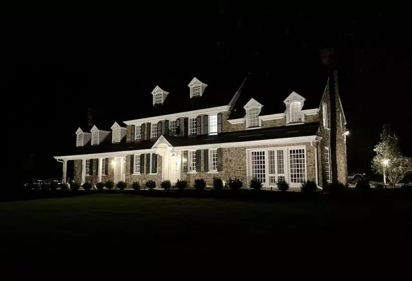 Hotelli Chimney Hill Estate Inn