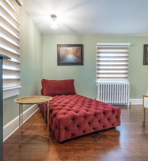 בית מלון כפרי Chimney Hill Estate Inn