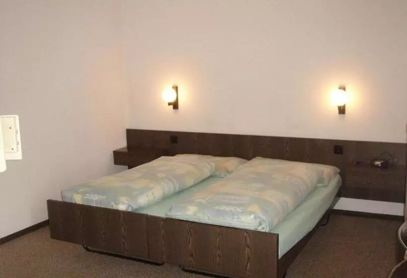 Отель Eden Sisikon