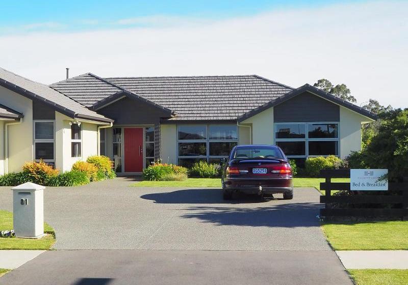 Otel Halkett Grove Bed And Breakfast