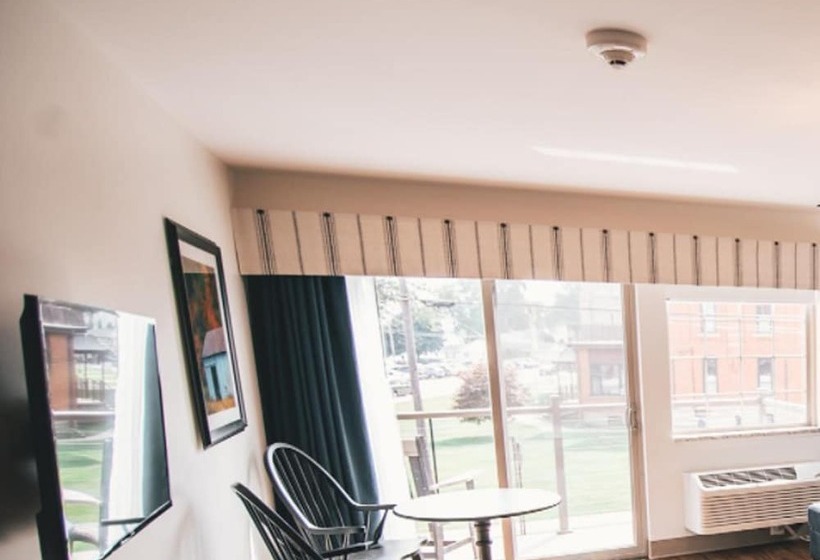 فندق Inn On Water Street