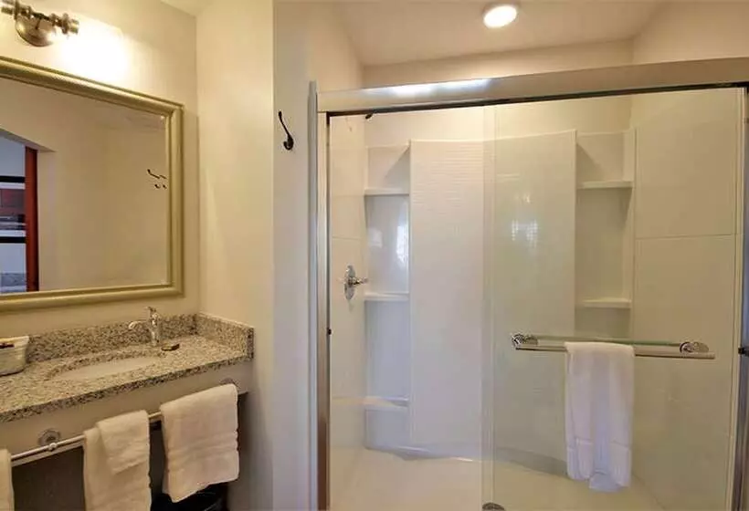 Hotelli Inn On Water Street