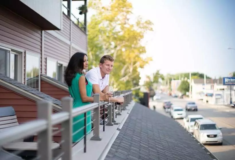 Hotelli Inn On Water Street