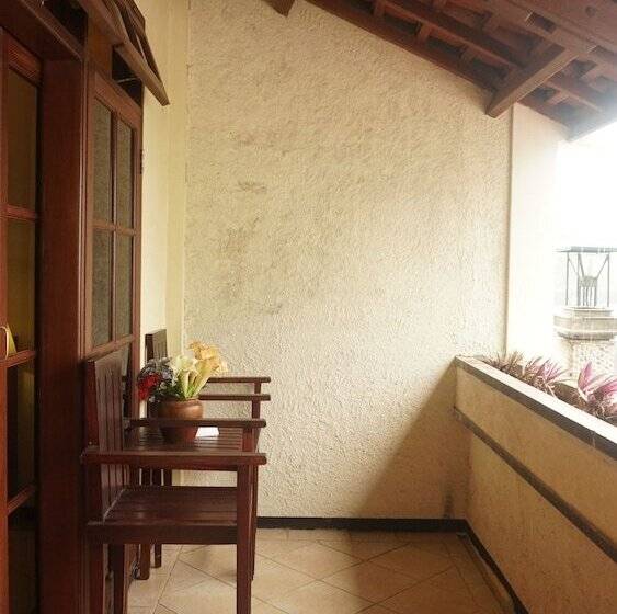 Hotel Pines Garden Resort