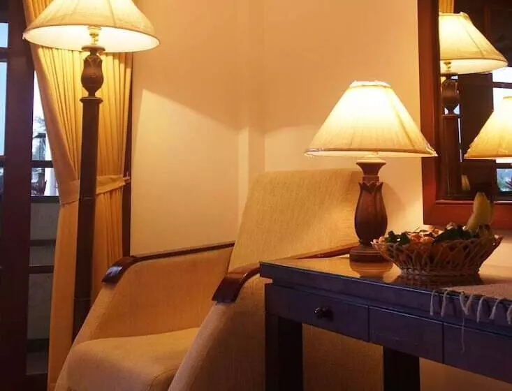 Hotelli Pines Garden Resort