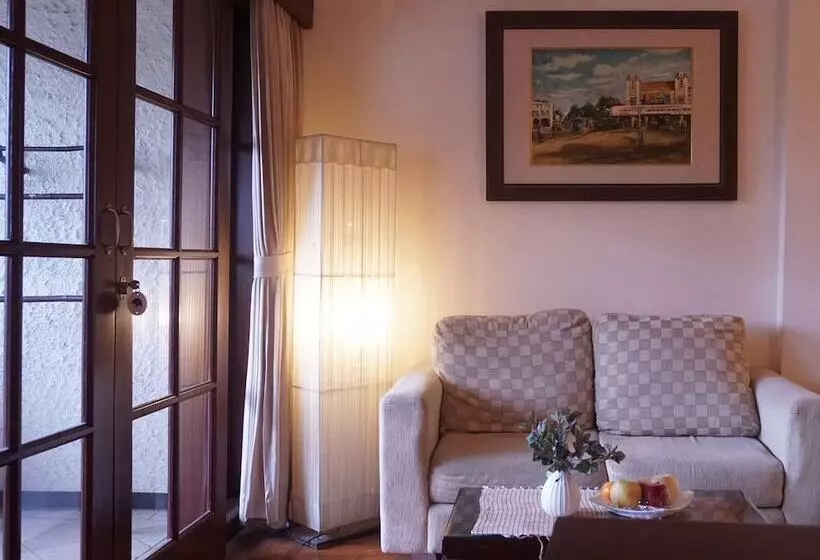 Hotelli Pines Garden Resort