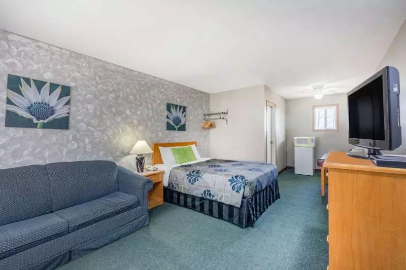 בית מלון כפרי Almada Inn