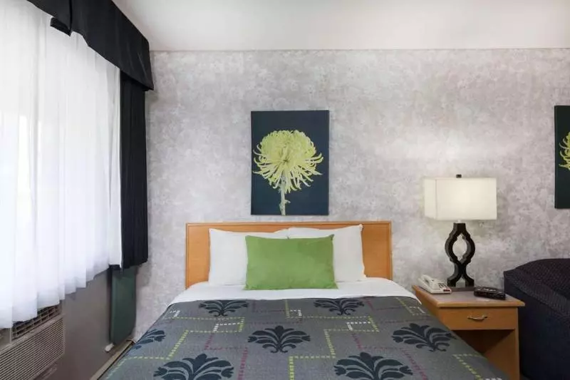 בית מלון כפרי Almada Inn