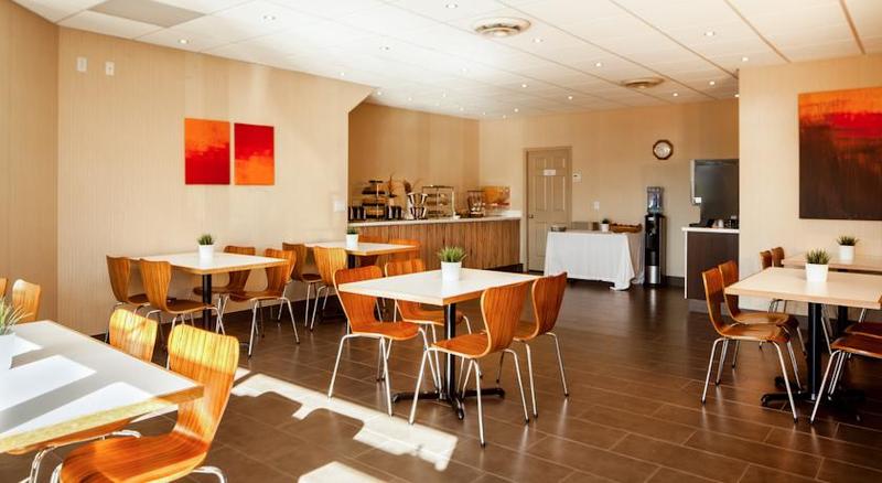 Hotel Coast Osoyoos Beach