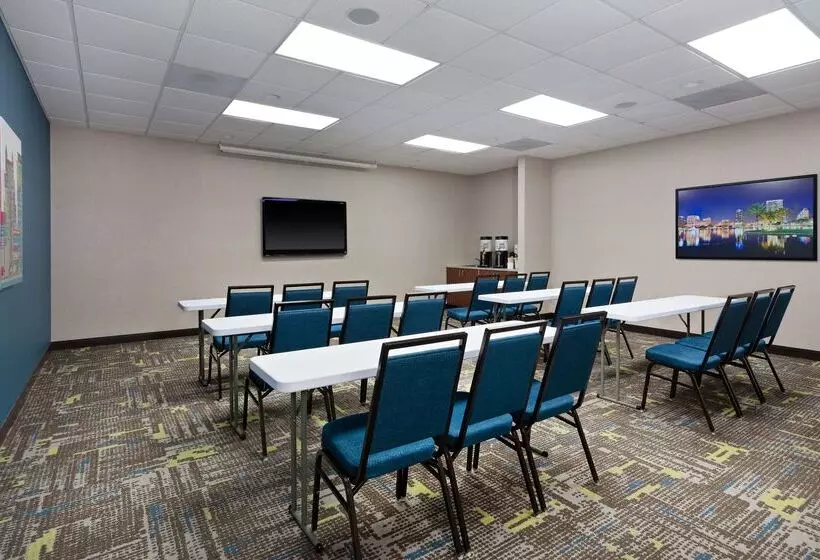 هتل Hampton Inn & Suites Orlando Intl Dr N