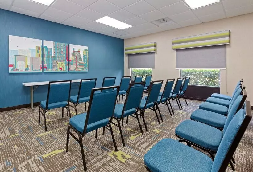 هتل Hampton Inn & Suites Orlando Intl Dr N