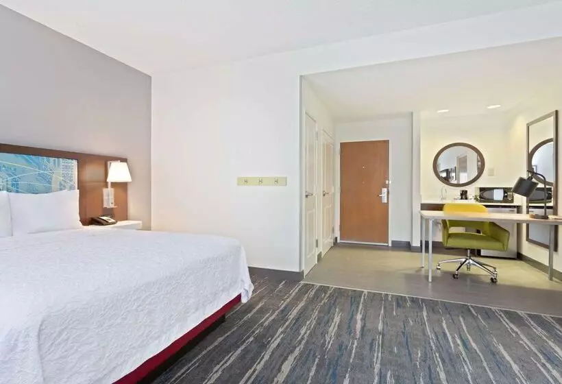 هتل Hampton Inn & Suites Orlando Intl Dr N