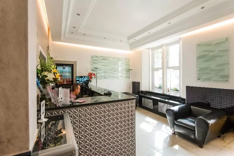 Huttons Hotel, Victoria London