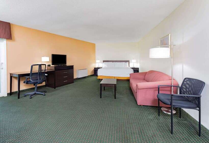 فندق Travelodge By Wyndham Bracebridge