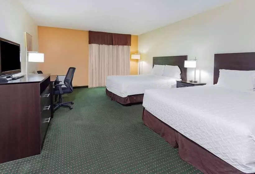 호텔 Travelodge By Wyndham Bracebridge