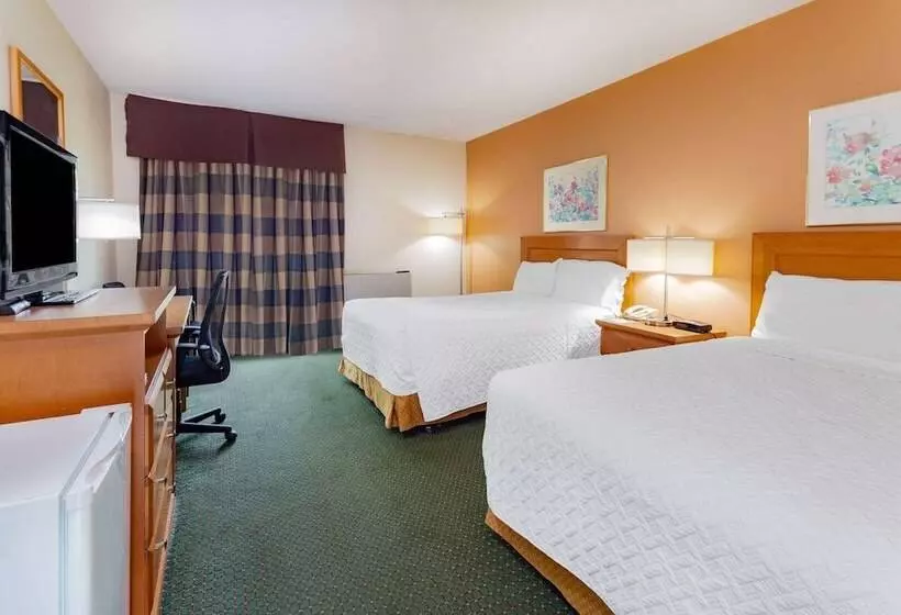 호텔 Travelodge By Wyndham Bracebridge