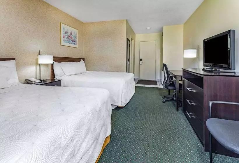 호텔 Travelodge By Wyndham Bracebridge