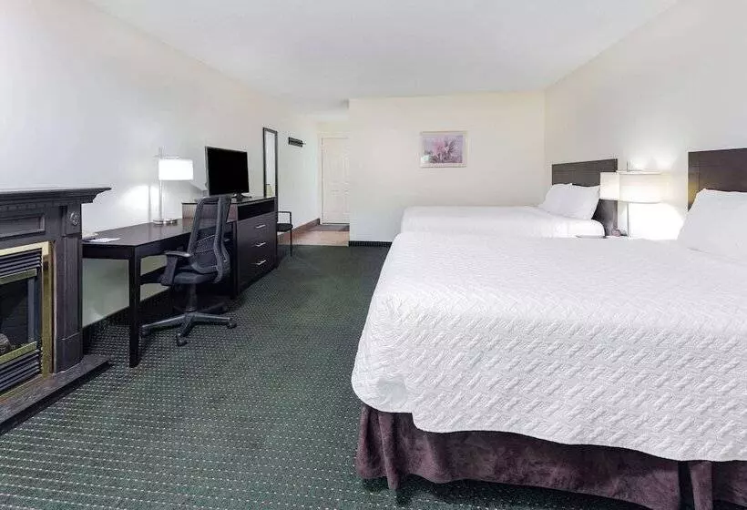 호텔 Travelodge By Wyndham Bracebridge