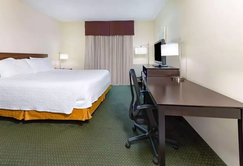 호텔 Travelodge By Wyndham Bracebridge