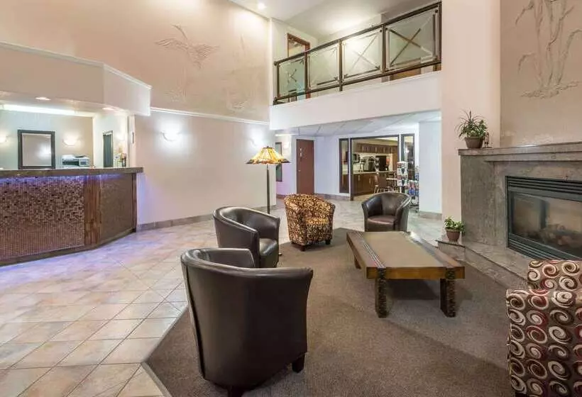 모텔 Super 8 By Wyndham Vermilion Ab