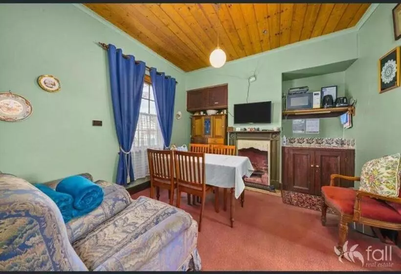 ベッドアンドブレックファースト Sorell Barracks