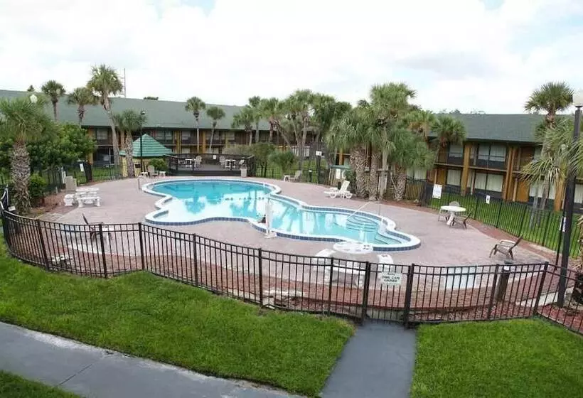 هتل Countryside Inn & Suites Orlando