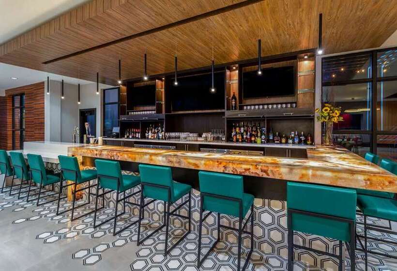 בית מלון כפרי Hilton Garden Inn Hays