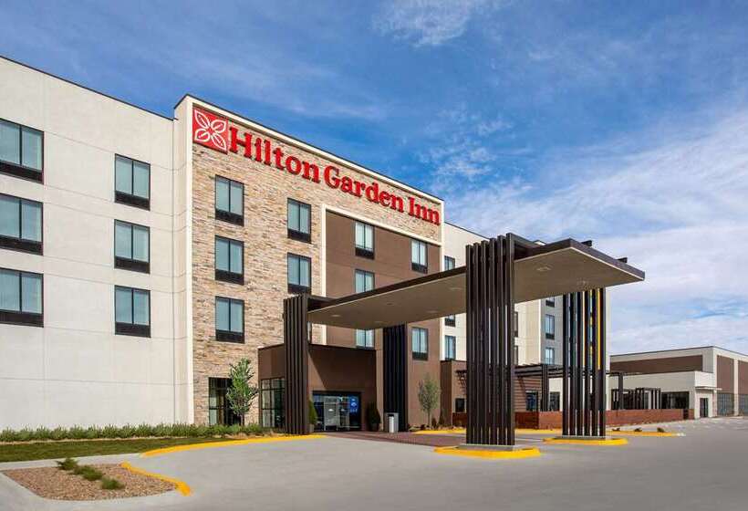 בית מלון כפרי Hilton Garden Inn Hays