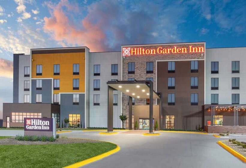 בית מלון כפרי Hilton Garden Inn Hays