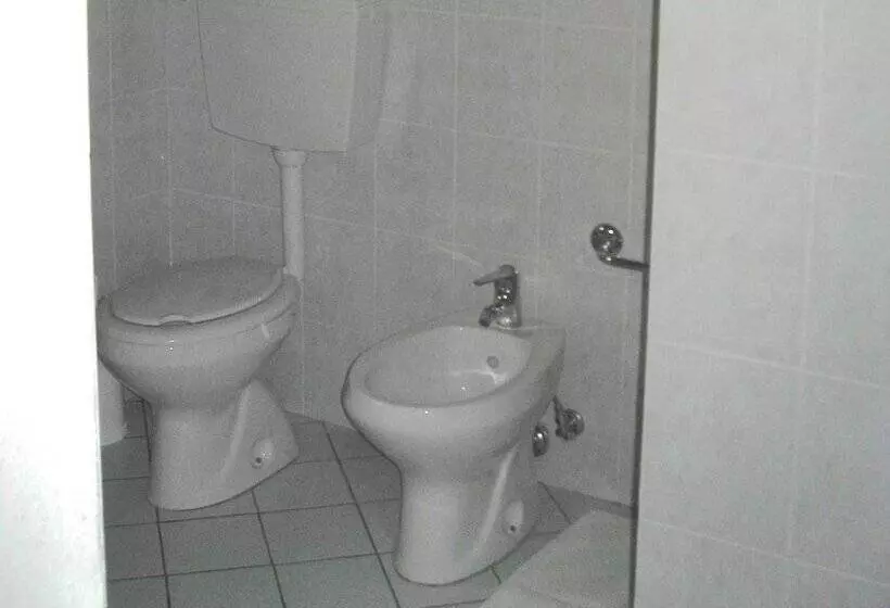 Spacious Cottage In Castelfranco Piandisco With Terrace