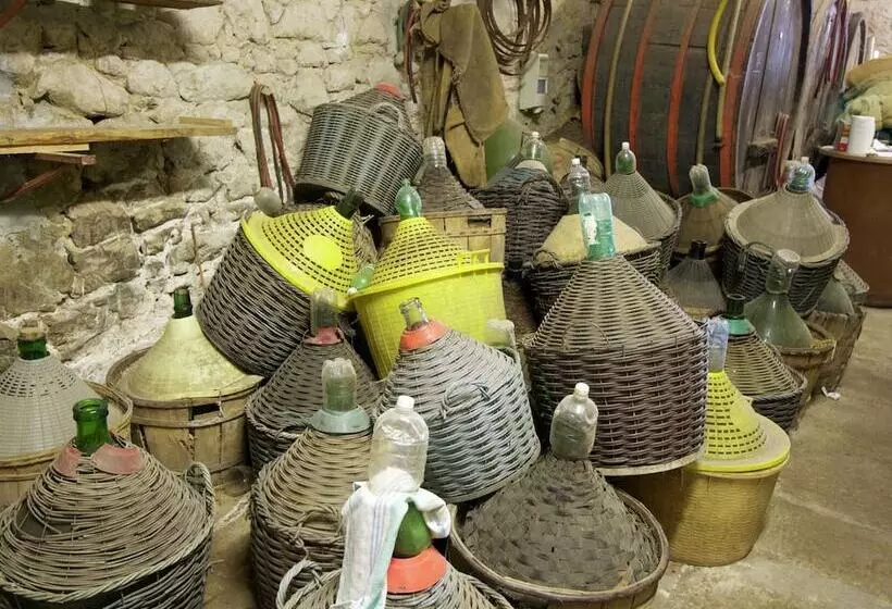 Spacious Cottage In Castelfranco Piandisco With Terrace