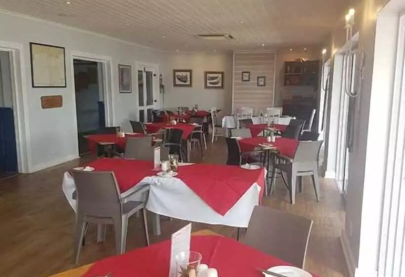 Traders Hotel & Restaurant
