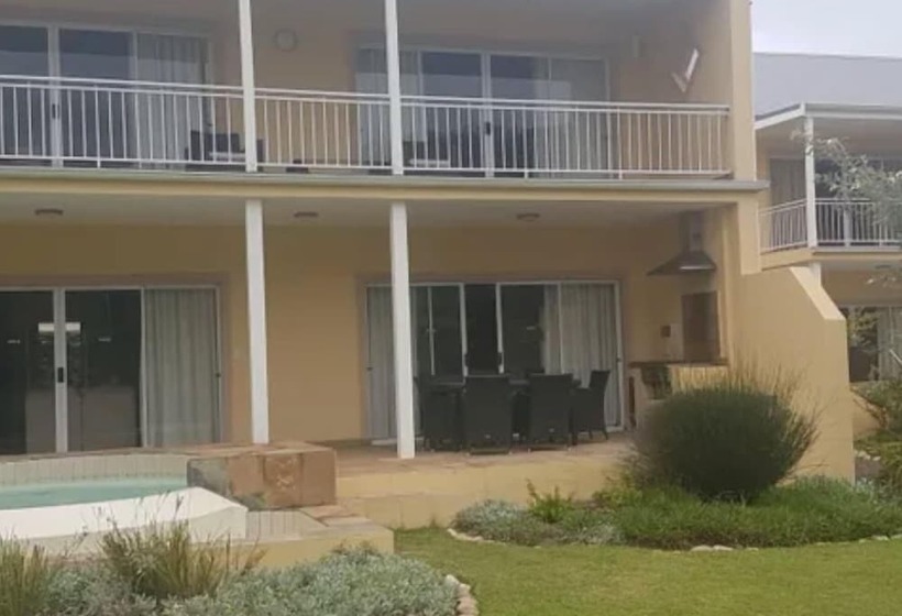 Traders Hotel & Restaurant