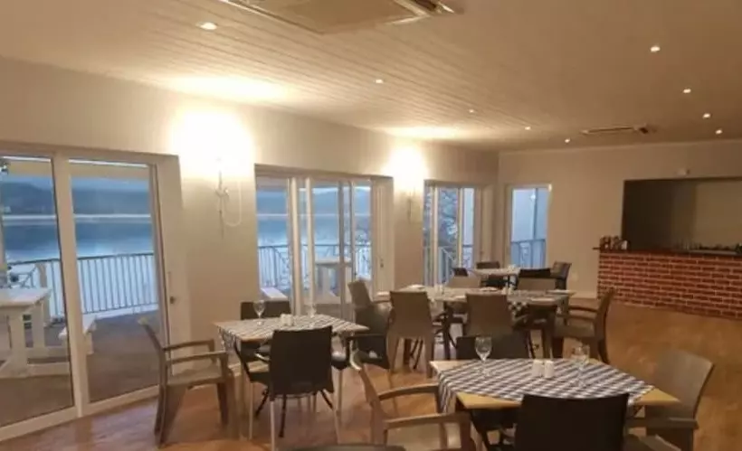 Traders Hotel & Restaurant