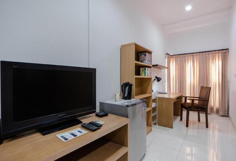 Pension Arcs House Blok M By Jambuluwuk