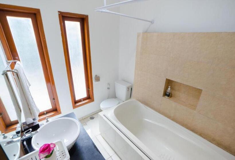 Pension Arcs House Blok M By Jambuluwuk