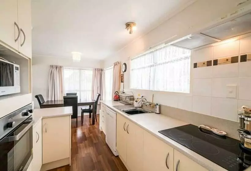 Majatalo Mount Maunganui House