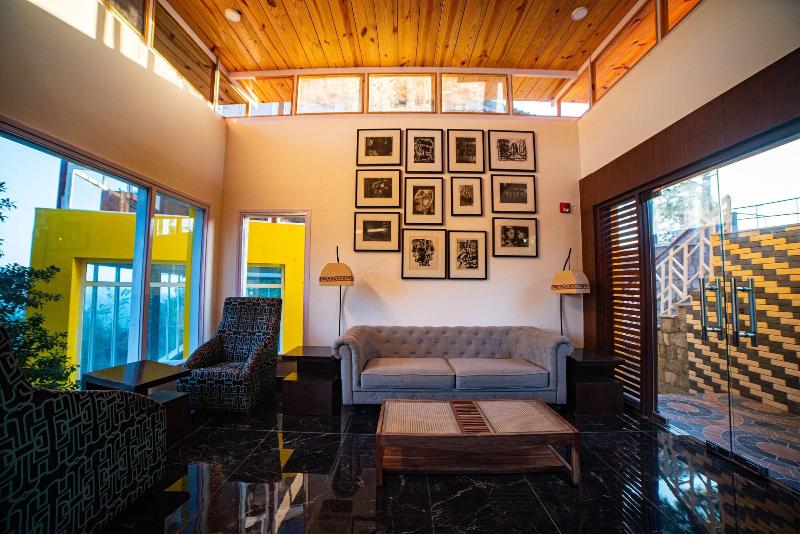 استراحتگاه Justa Mukteshwar Retreat & Spa