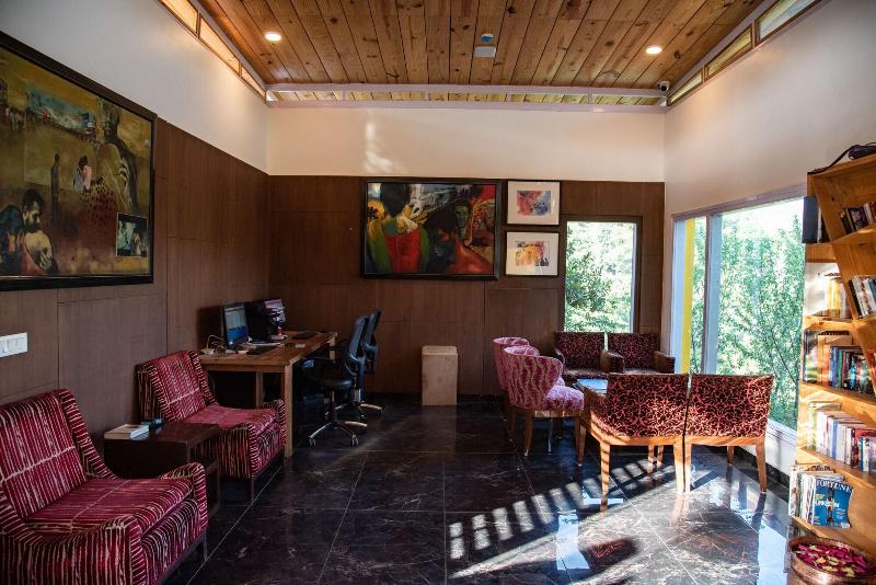 استراحتگاه Justa Mukteshwar Retreat & Spa