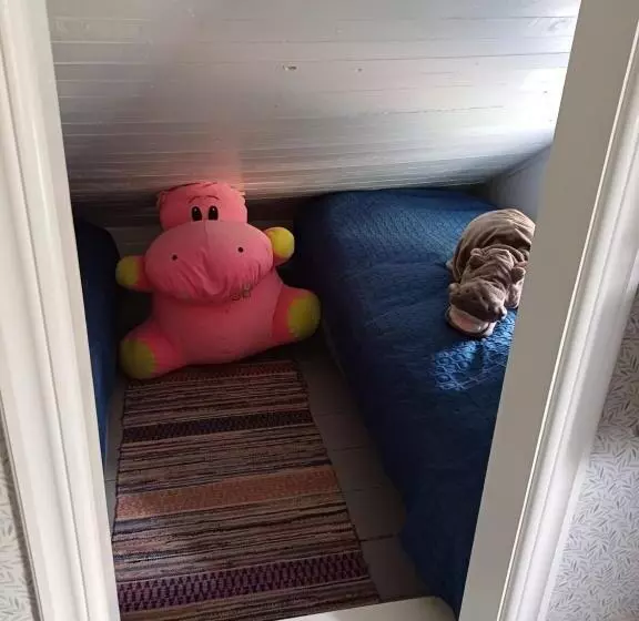 ベッドアンドブレックファースト Flodhästens Husrum & Frukost