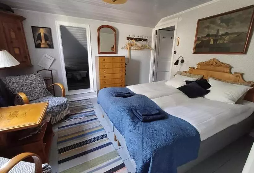 ベッドアンドブレックファースト Flodhästens Husrum & Frukost