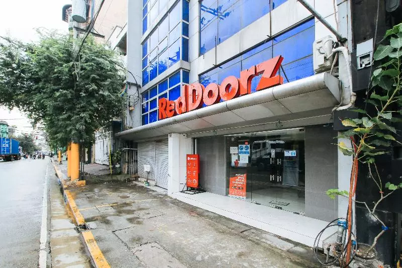 ホテル Reddoorz Plus @ San Marcelino Malate