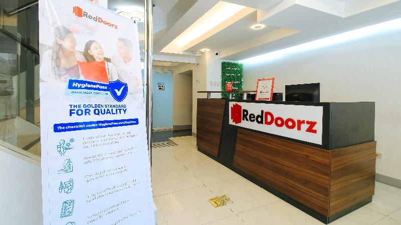 فندق Reddoorz Plus @ San Marcelino Malate