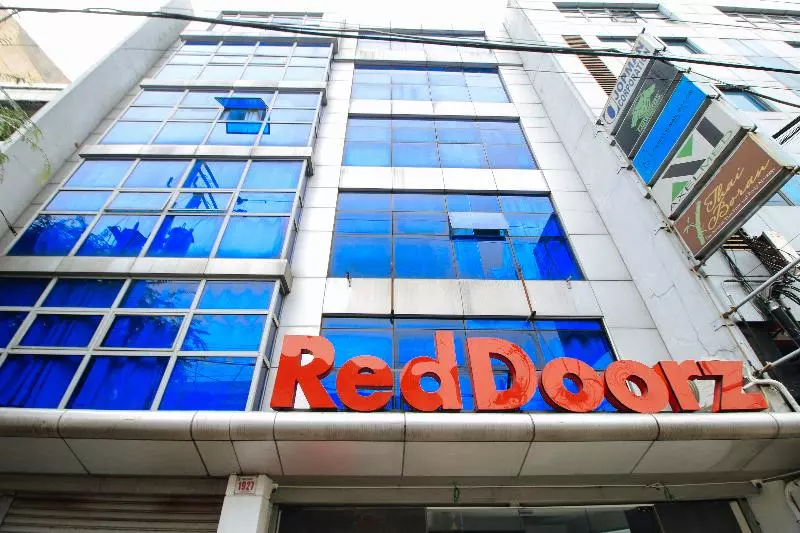 ホテル Reddoorz Plus @ San Marcelino Malate