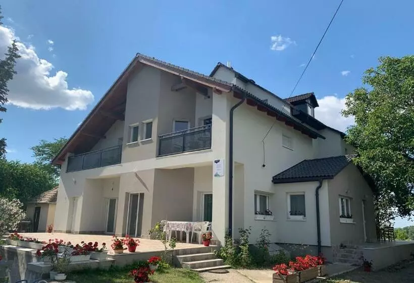 Aamiaismajoitus (B&B) Monostor Panzió