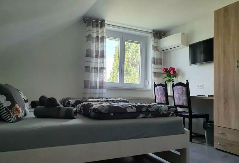 Aamiaismajoitus (B&B) Monostor Panzió